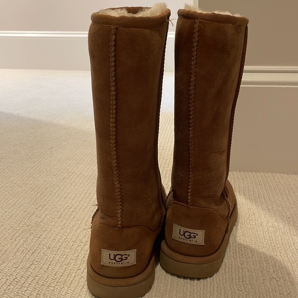 NEW Ugg Womens Size 8 Tall Boots in chestnut - Picture 2 of 4